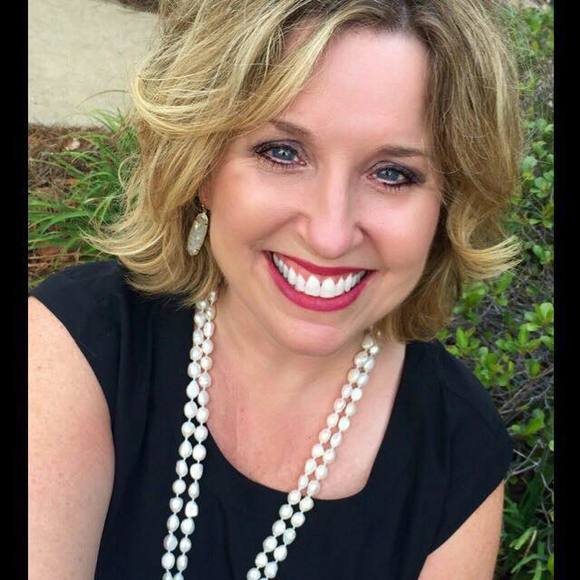 Meet your Posher, Lisa - Picture 1 of 1